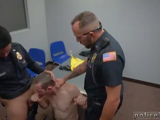 性交 警察 軍官 視頻 同性戀者 第一 時間